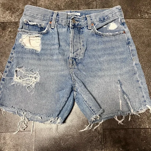 JK* Forever 21 Button Fly Distressed Denim Shorts - Picture 1 of 7